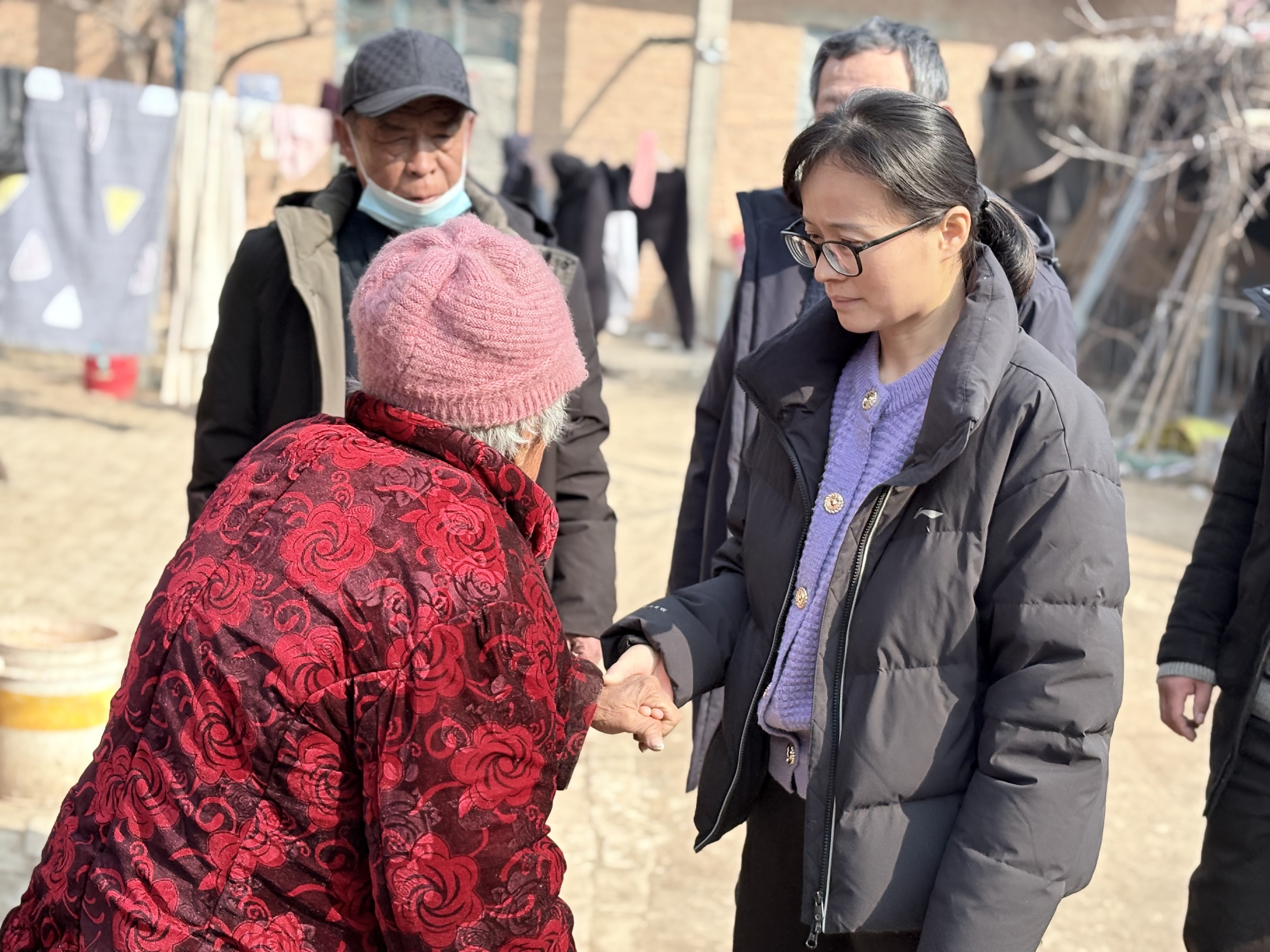 进村入户送温暖，，，，，精准扶贫显真情|山东vip888集团爱心慰问活动